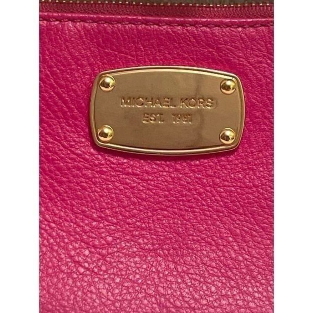 Michael Kors wristlet - Picture 4 of 10